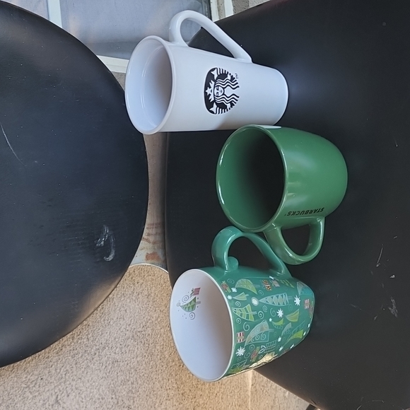 Starbucks mugs used as diaplay 3